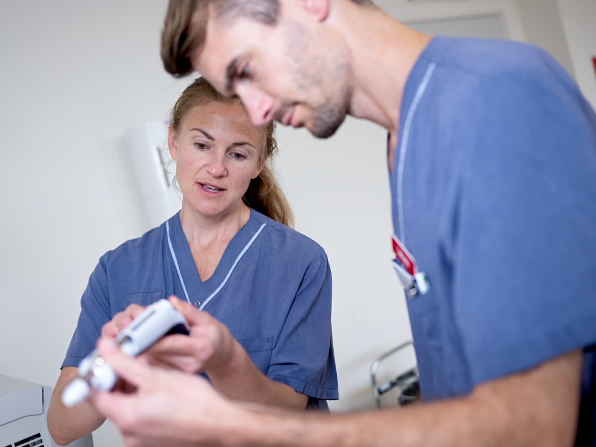 Läkare på Neurologkliniken fotograferade inför Läkarens dag